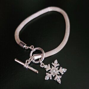 NEW SILVER TONED TOGGLE CLASP BRACELET WITH  GLITTERING SNOWFLAKE ACCENT CHARM